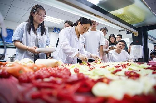 上海大学老师吃瓜,揭秘校园八卦背后的真相