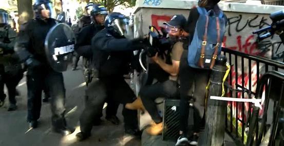 为什么说吃瓜观众,网络围观背后的心理与社会动因